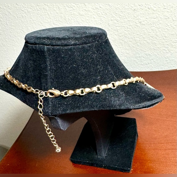 Necklace Metal Cut Out Shell Teardrop Collar Necklace - Picture 8 of 13